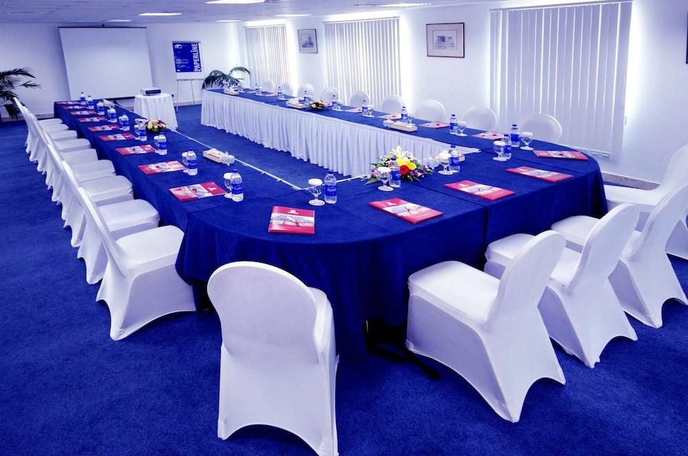 Al Bustan Center & Residence Hotel