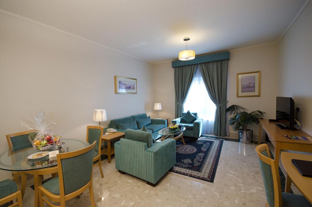 Al Bustan Center & Residence Hotel