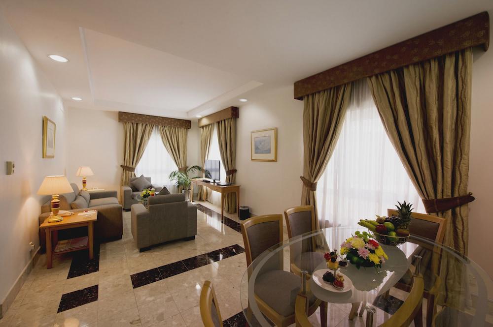 Al Bustan Center & Residence Hotel