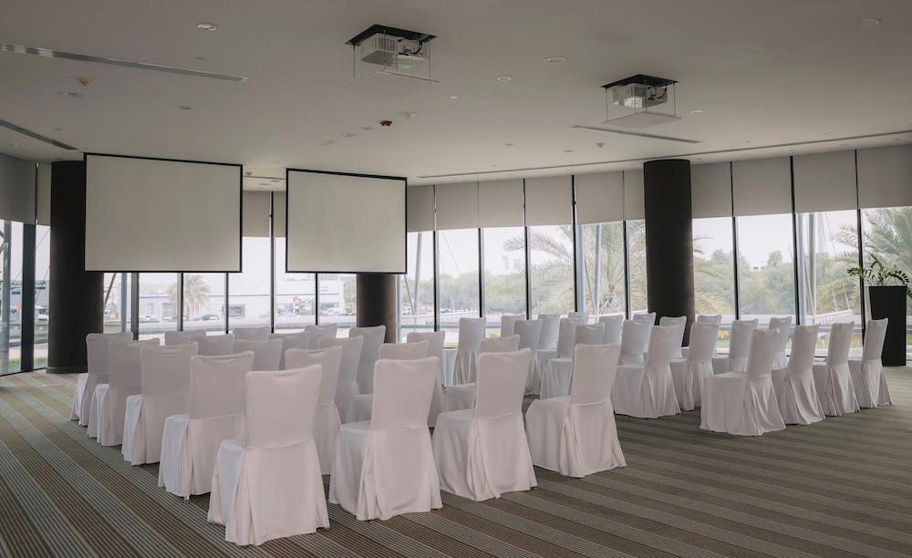 Holiday Inn Abu Dhabi