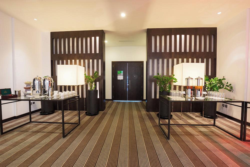 Holiday Inn Abu Dhabi
