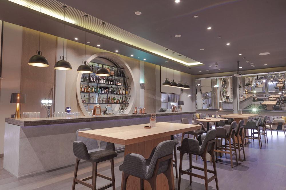 Centro Capital Centre by Rotana Hotel