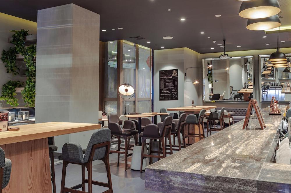 Centro Capital Centre by Rotana Hotel