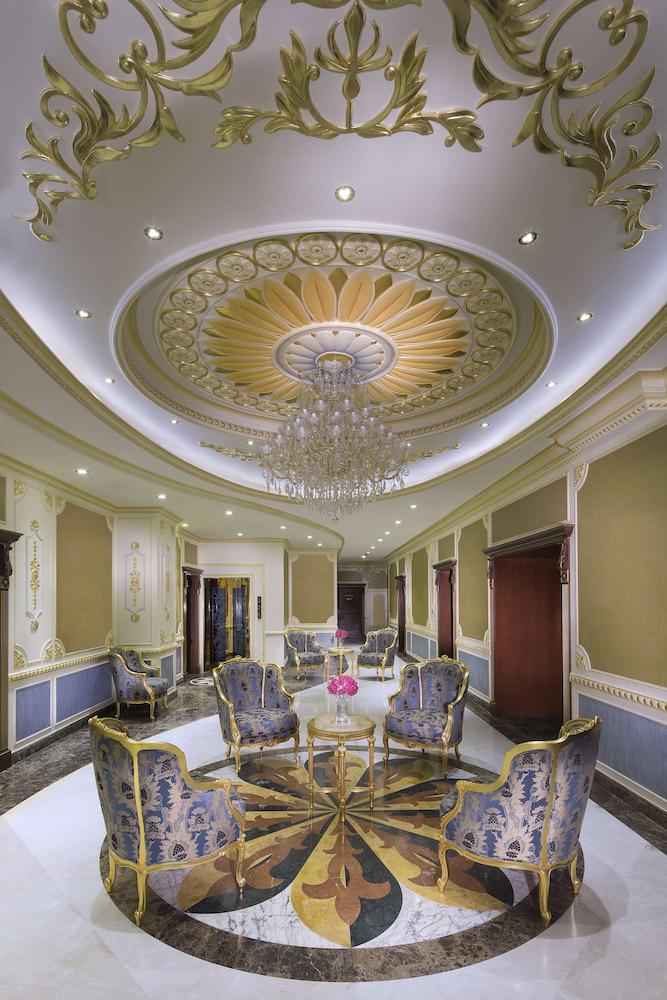 Royal Rose Hotel