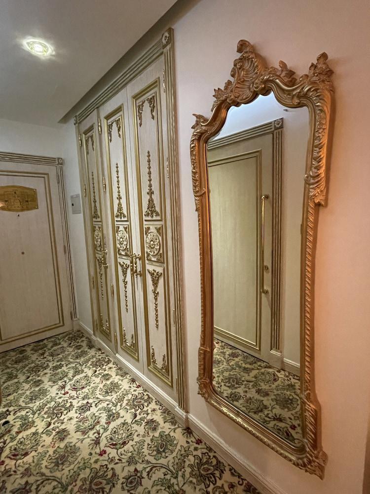Royal Rose Hotel
