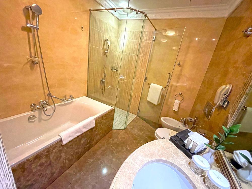Royal Rose Hotel