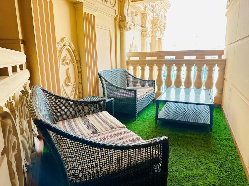 Royal Rose Hotel
