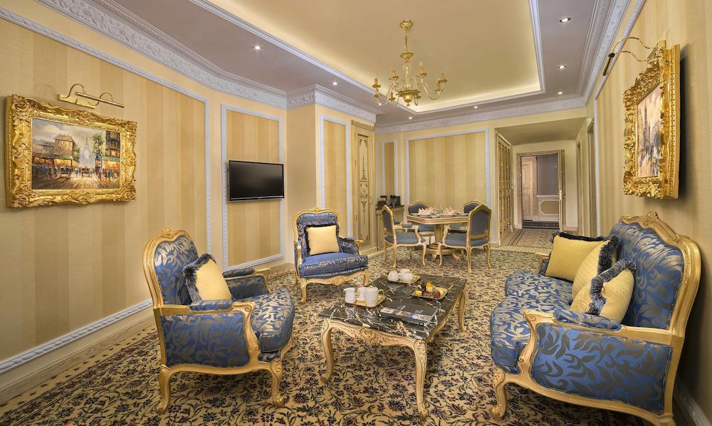 Royal Rose Hotel