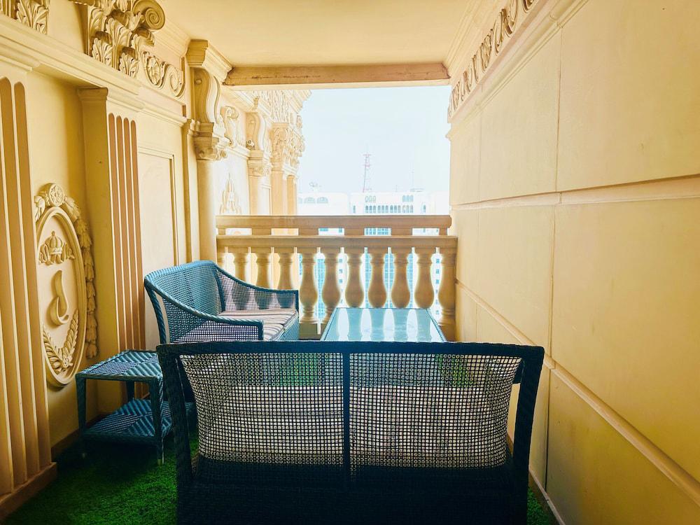 Royal Rose Hotel