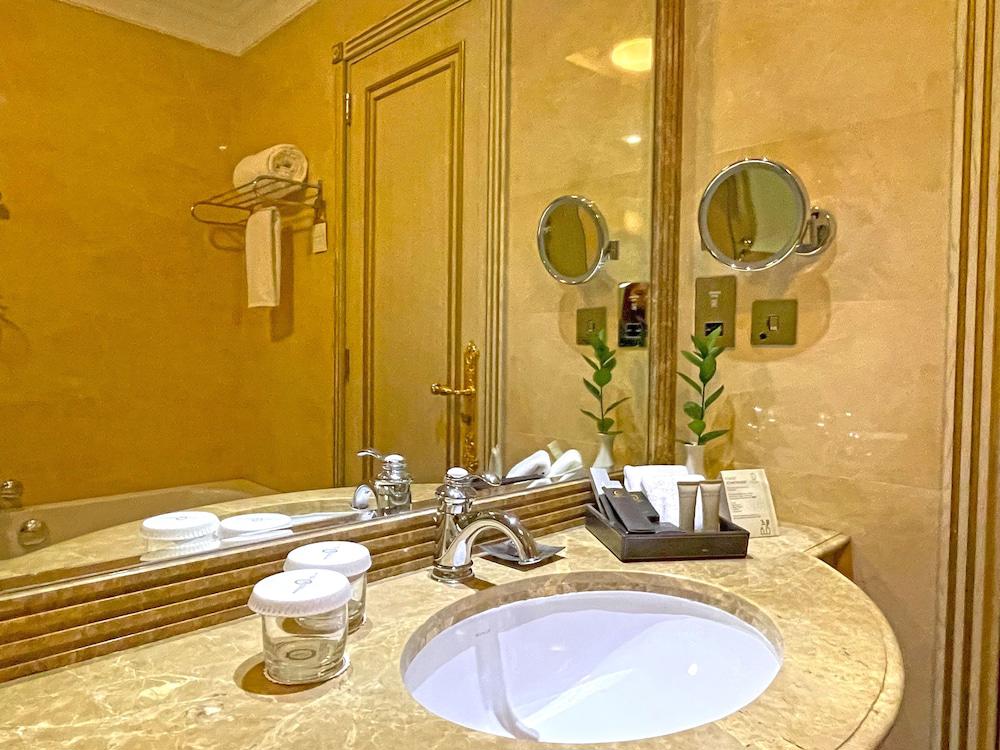 Royal Rose Hotel