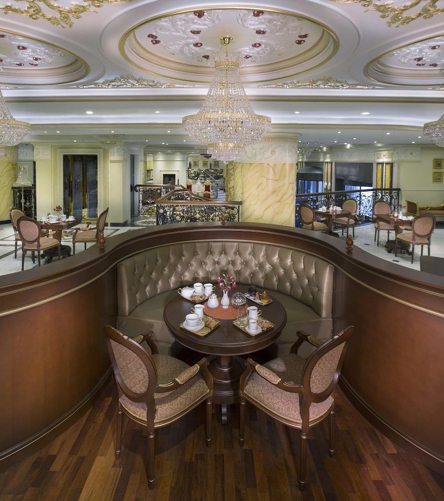 Royal Rose Hotel