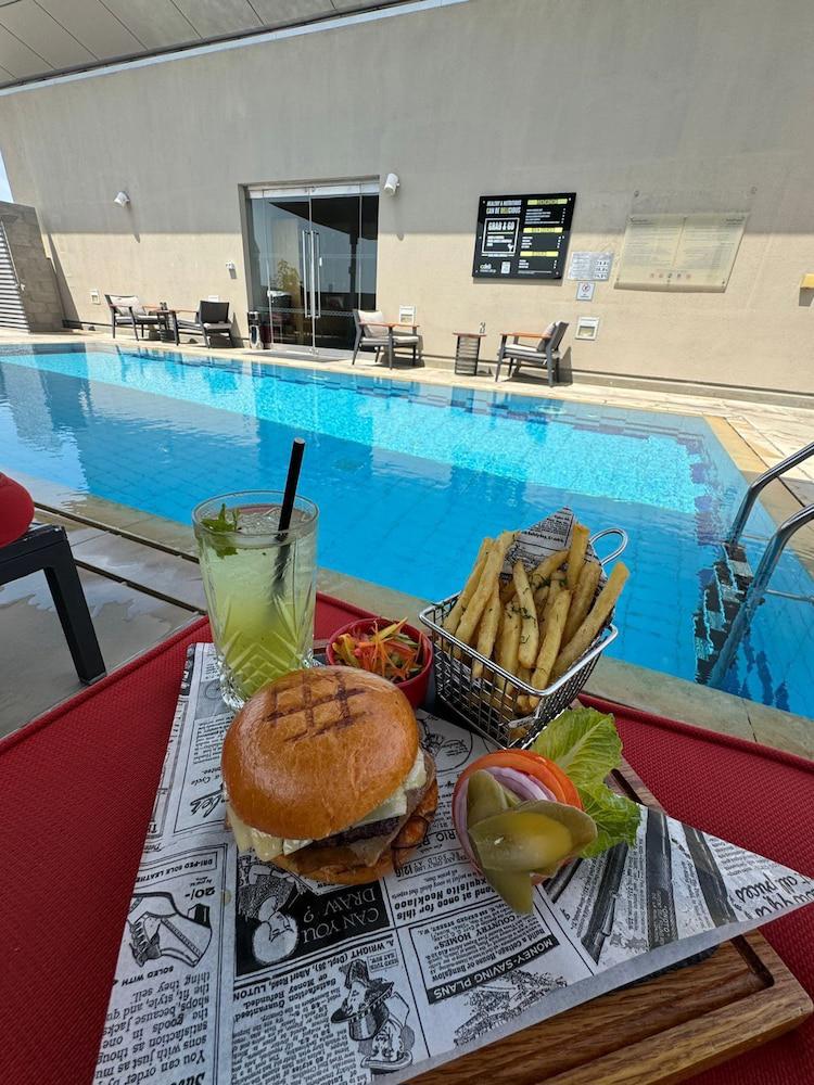 Centro Al Manhal Abu Dhabi by Rotana