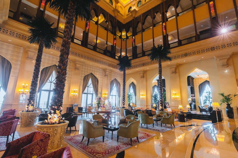 Shangri La Qaryat Al Beri