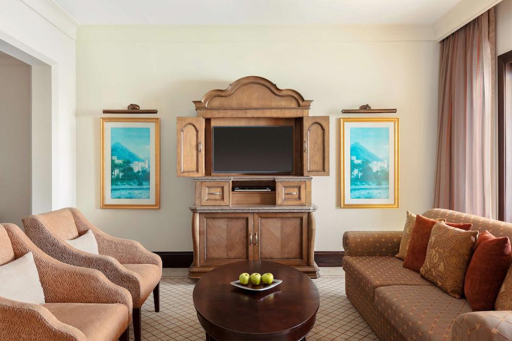 Shangri La Qaryat Al Beri