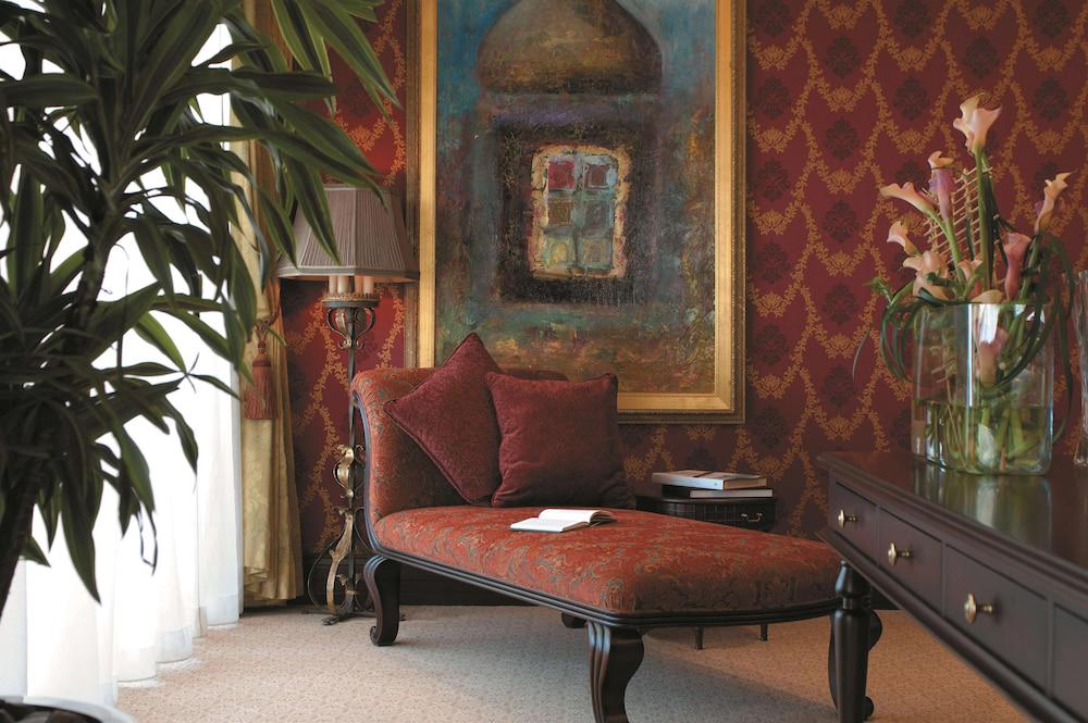 Shangri La Qaryat Al Beri