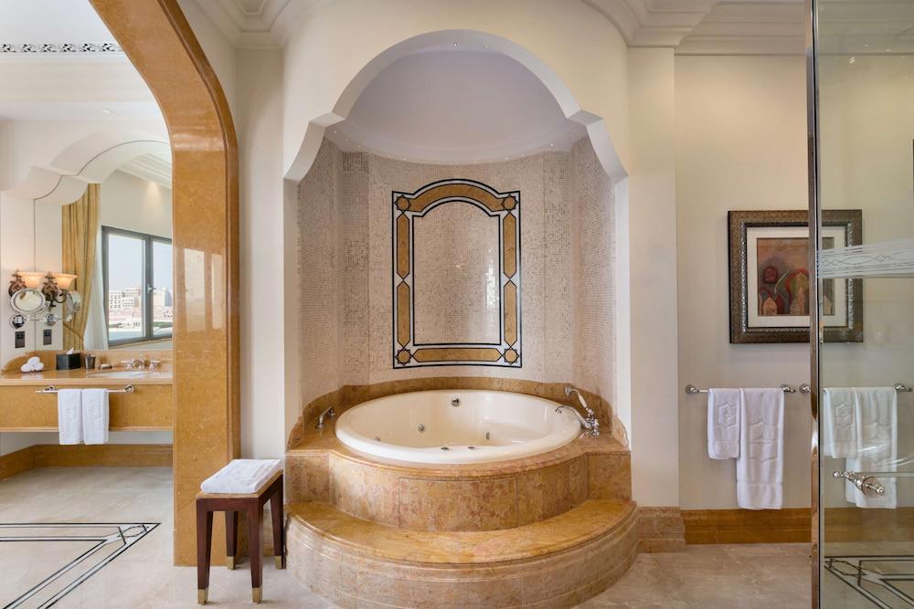 Shangri La Qaryat Al Beri