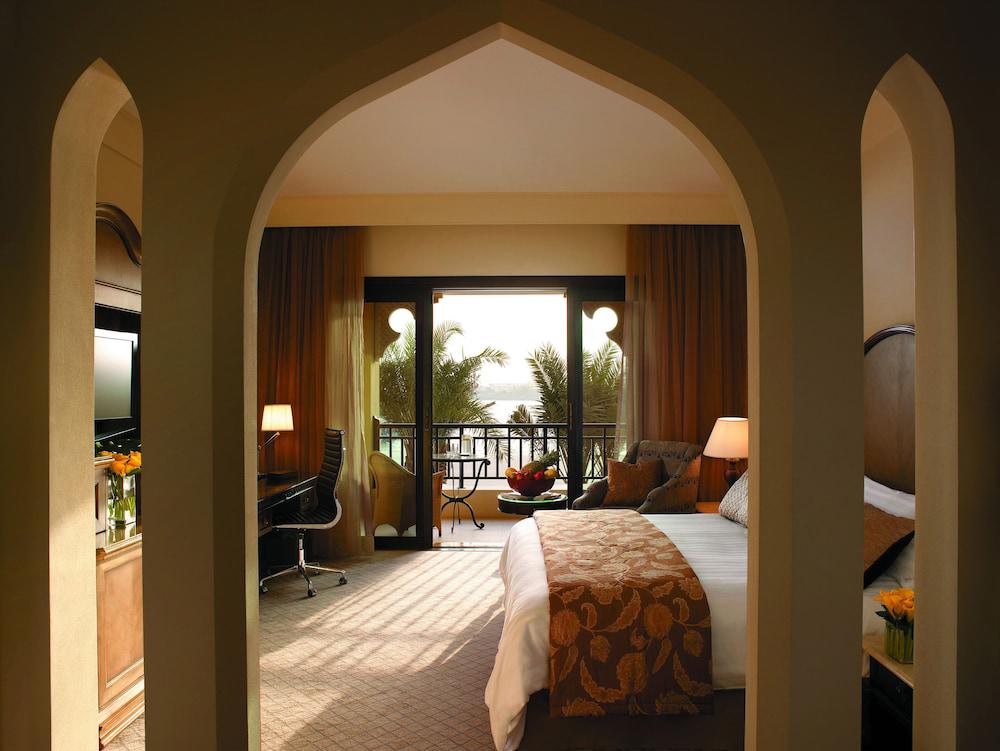 Shangri La Qaryat Al Beri