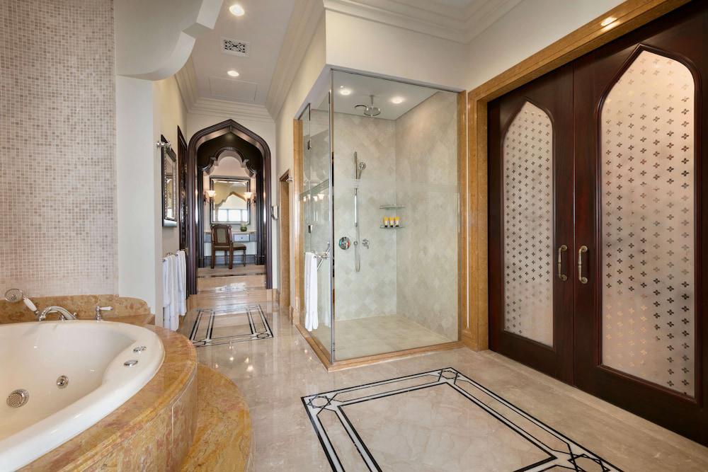 Shangri La Qaryat Al Beri