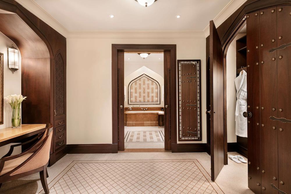 Shangri La Qaryat Al Beri