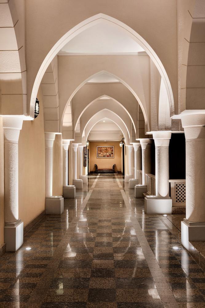 Shangri La Qaryat Al Beri