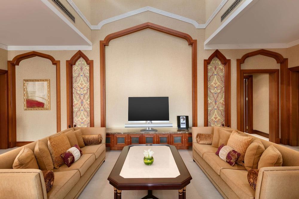 Shangri La Qaryat Al Beri