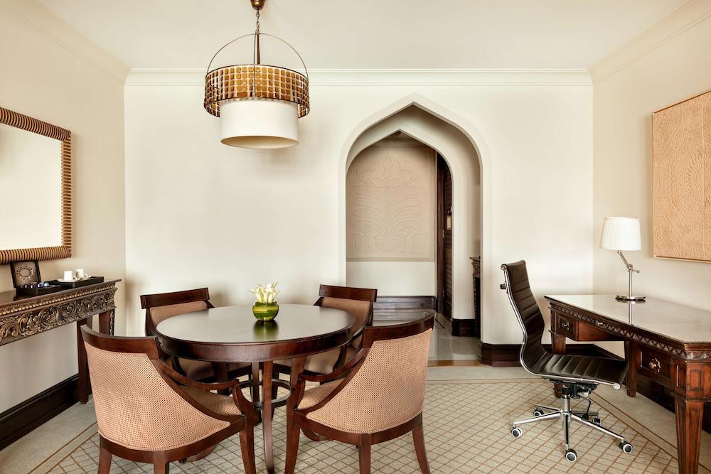 Shangri La Qaryat Al Beri