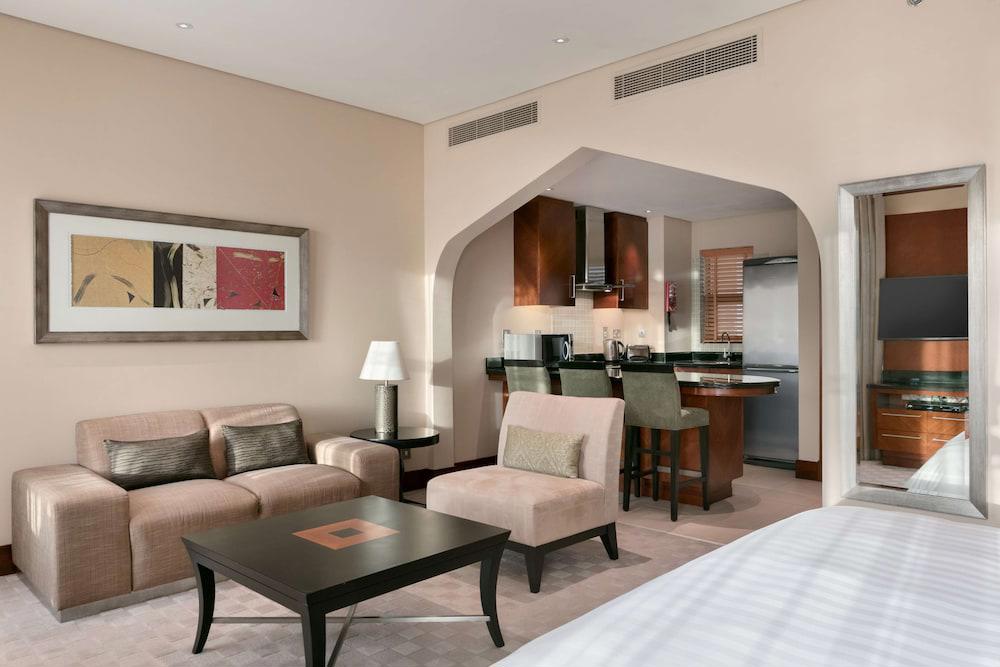 Shangri La Qaryat Al Beri