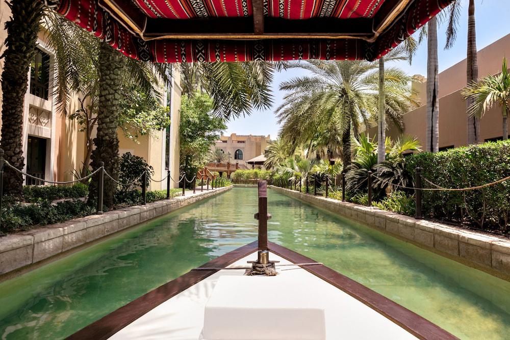 Shangri La Qaryat Al Beri