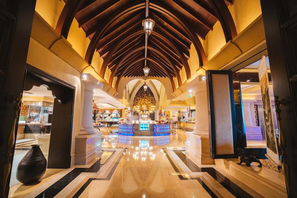 Shangri La Qaryat Al Beri
