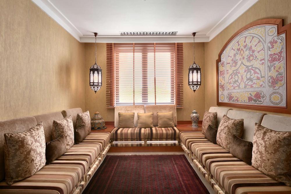 Shangri La Qaryat Al Beri