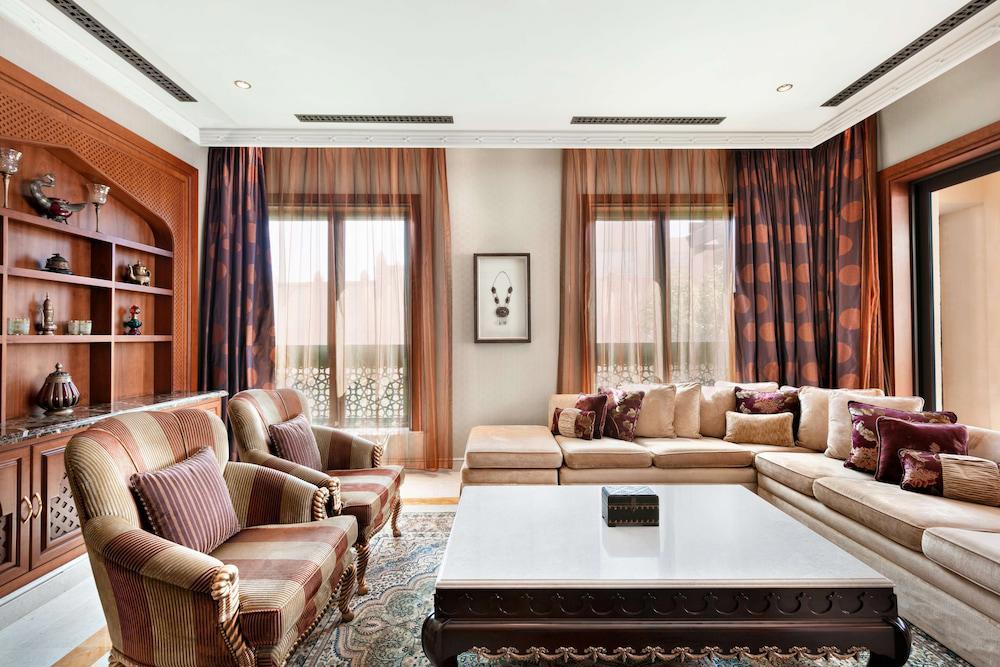Shangri La Qaryat Al Beri