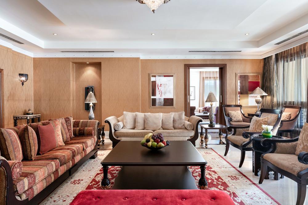 Shangri La Qaryat Al Beri