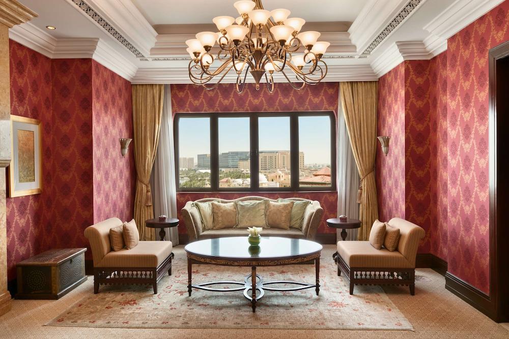 Shangri La Qaryat Al Beri