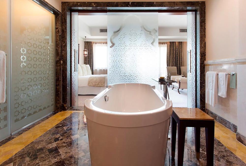 Shangri La Qaryat Al Beri