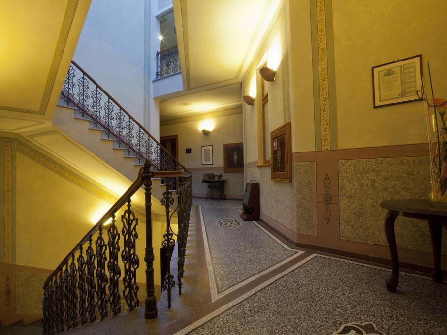 Deminka Palace