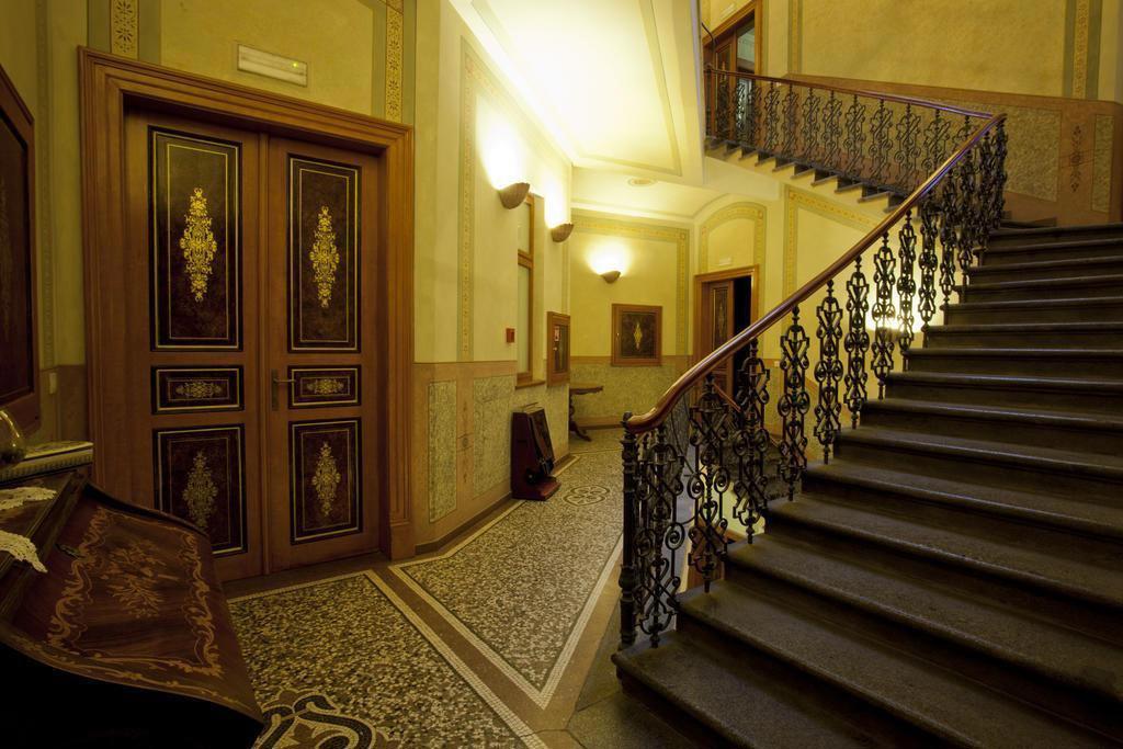 Deminka Palace