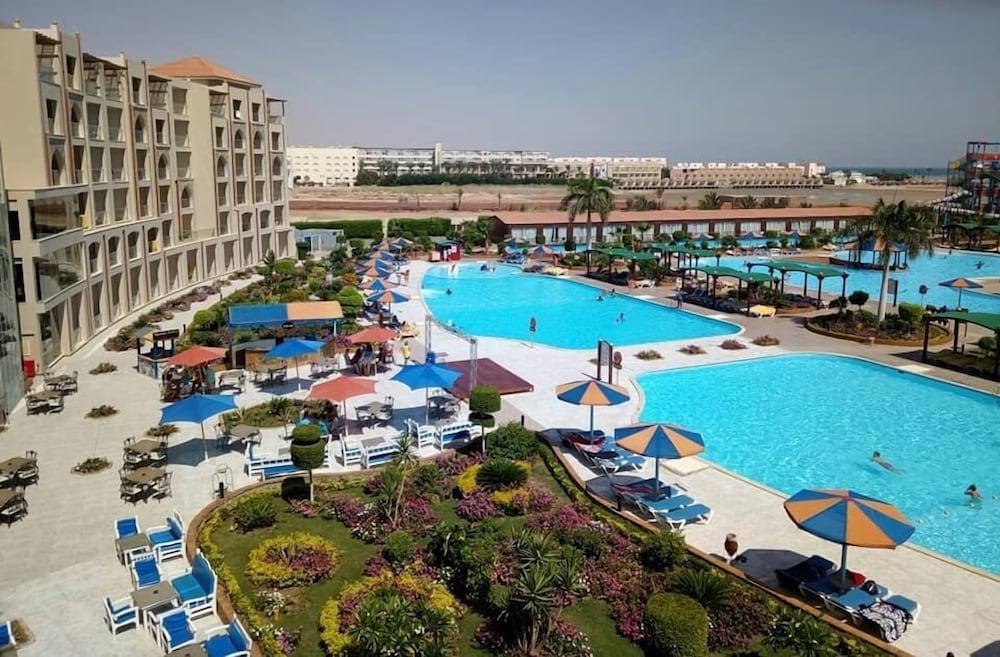 Sunrise Alora Aqua Park Resort
