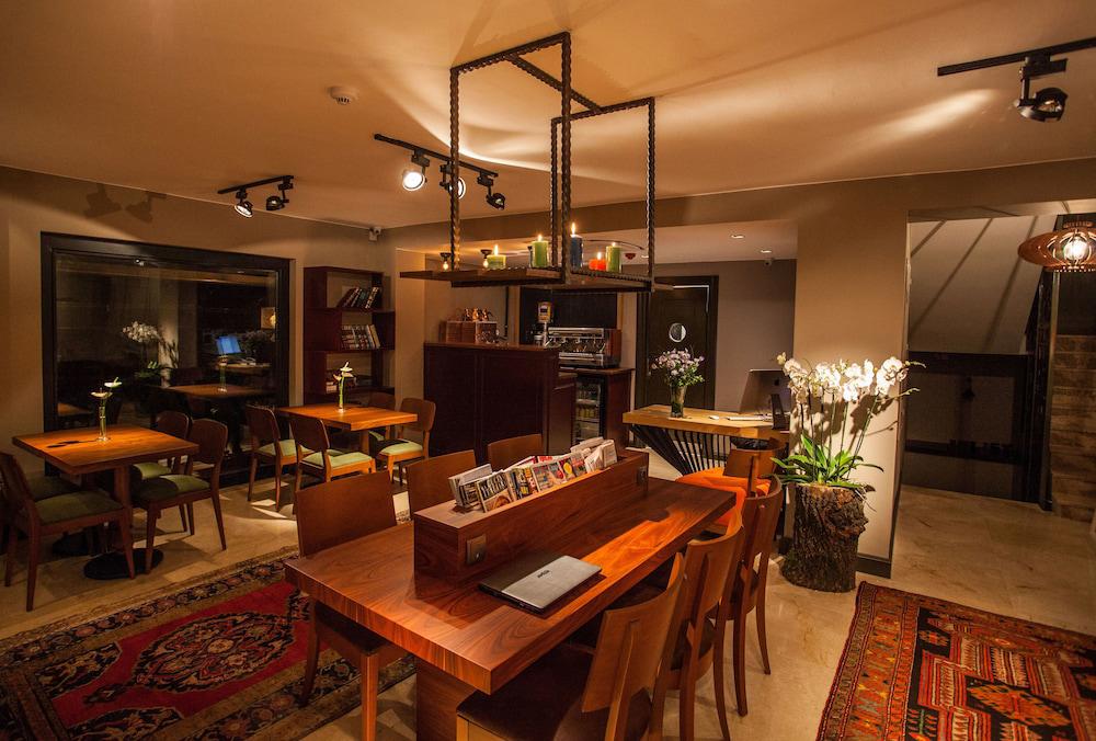 Juliet Rooms & Kitchen