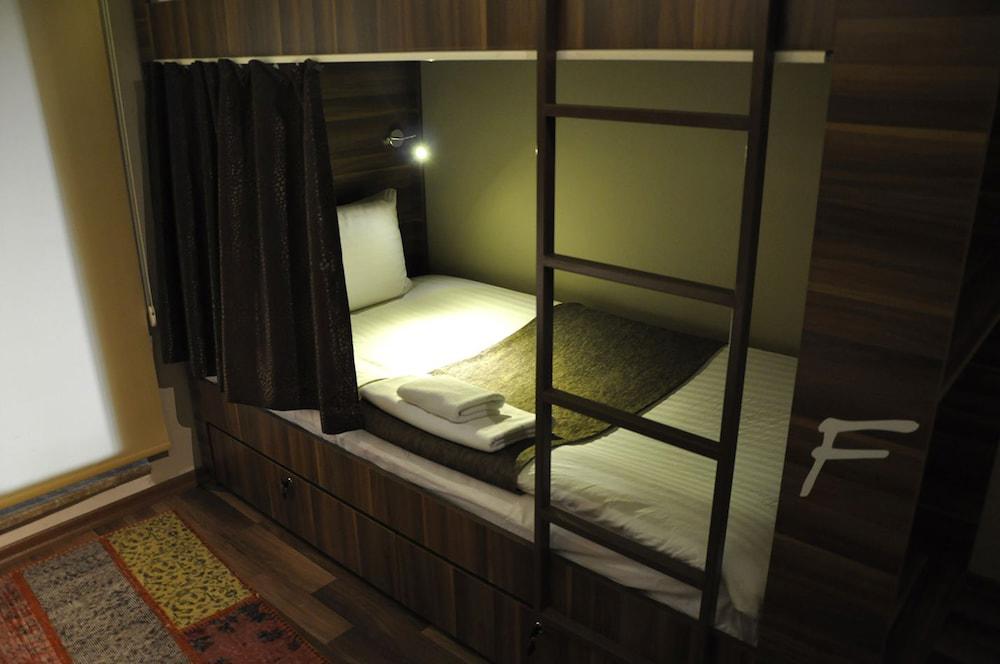 Juliet Rooms & Kitchen