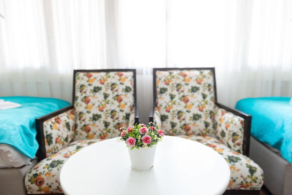 Merot Suites