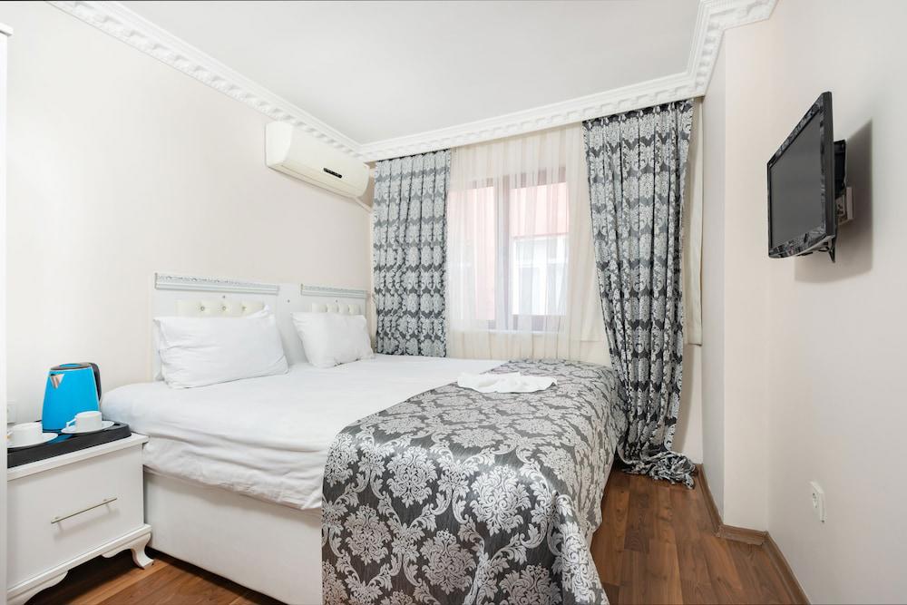 Merot Suites