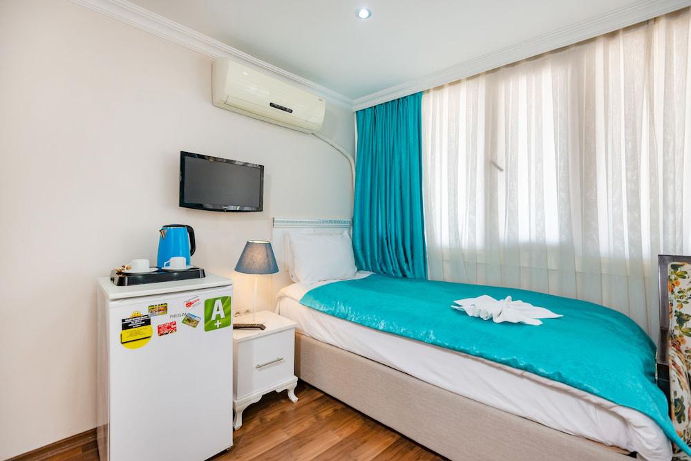 Merot Suites