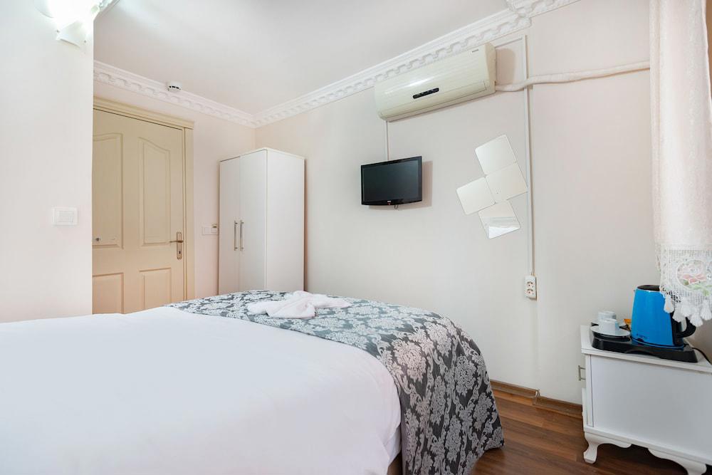 Merot Suites
