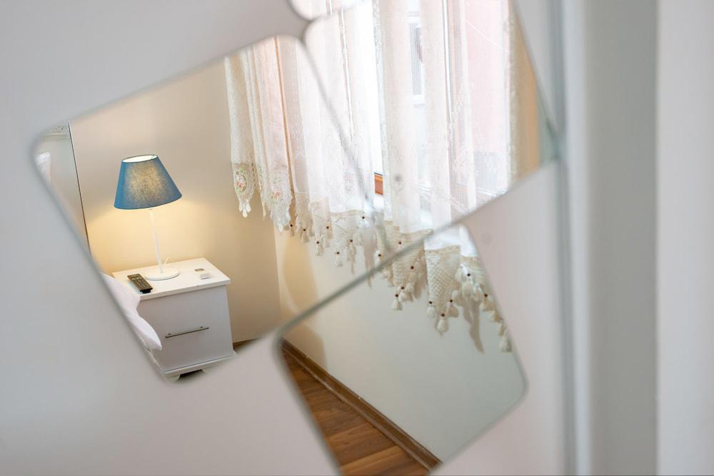 Merot Suites