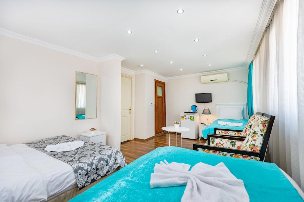 Merot Suites