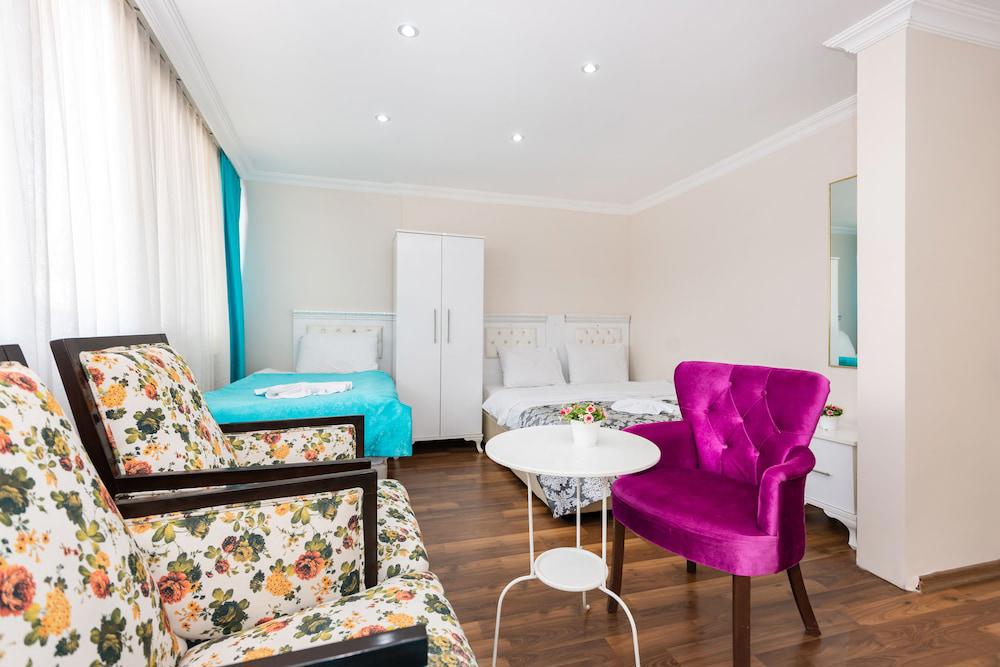 Merot Suites