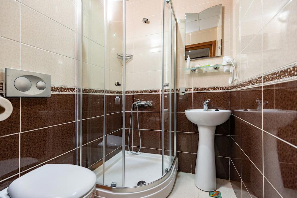 Merot Suites