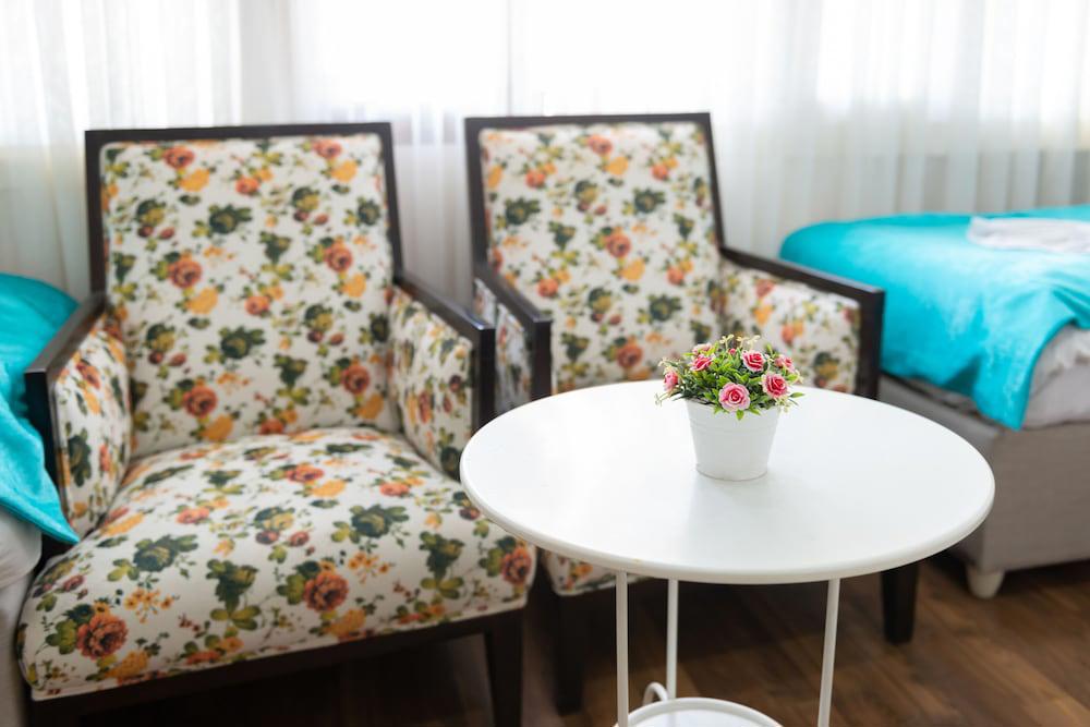 Merot Suites