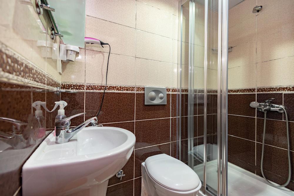 Merot Suites