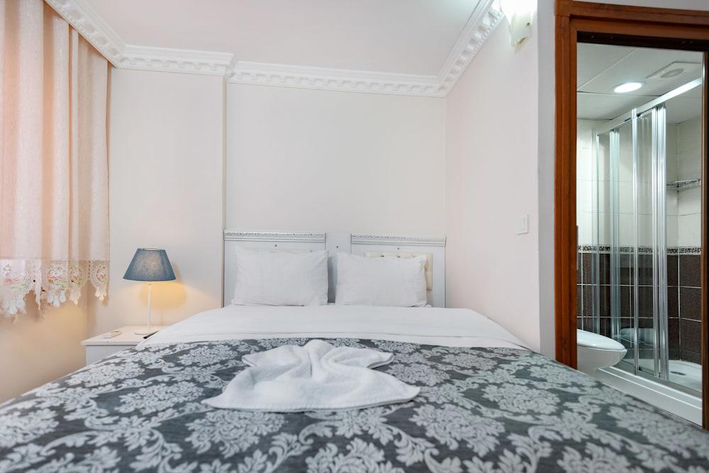 Merot Suites